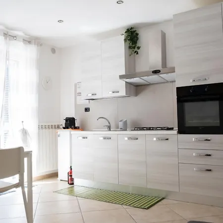 Elly's House Semesterbostad *